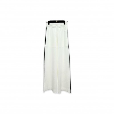 CHANEL WHITE LONG-SLEEVED LOUNGE PANTS